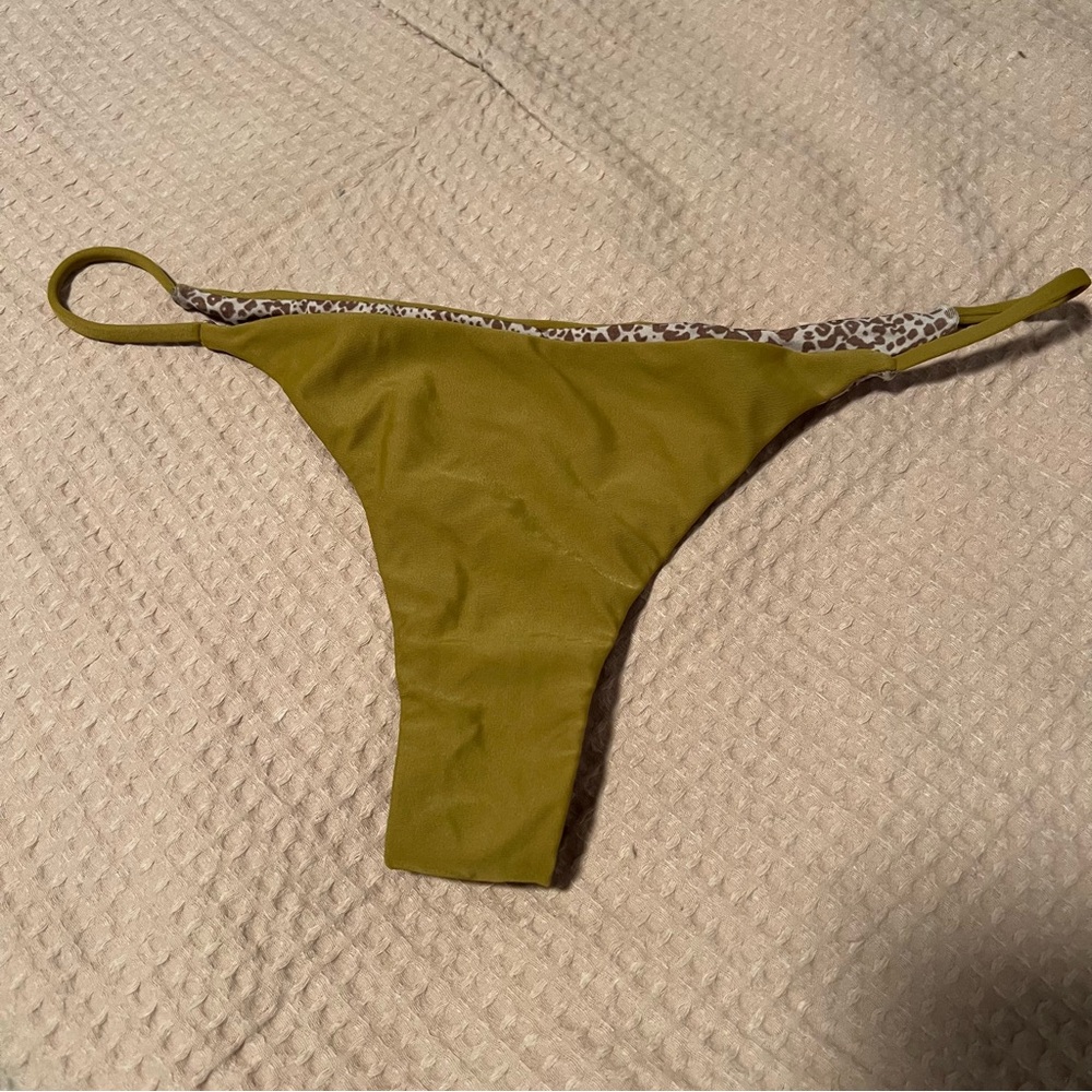 acacia fins bottoms in mustard M